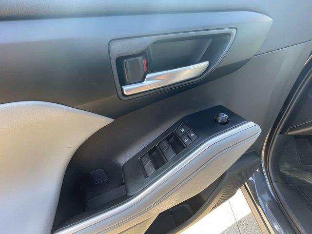 used 2025 Toyota Highlander car, priced at $48,000