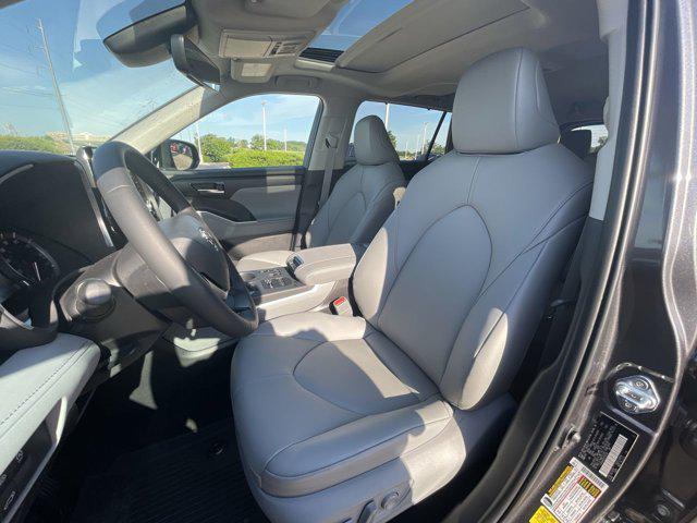 used 2025 Toyota Highlander car, priced at $48,000