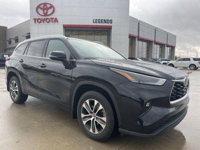 used 2022 Toyota Highlander car, priced at $38,800