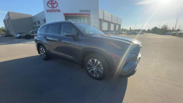 used 2022 Toyota Highlander Hybrid car, priced at $39,800