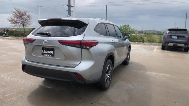 used 2021 Toyota Highlander car, priced at $32,000