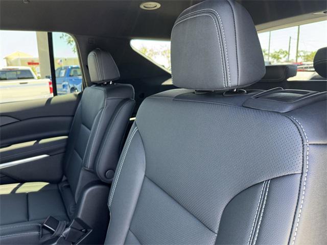 new 2025 Chevrolet Traverse car, priced at $42,680