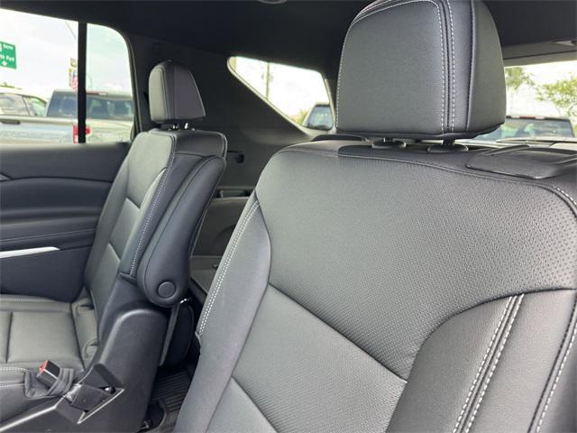 new 2025 Chevrolet Traverse car, priced at $40,051