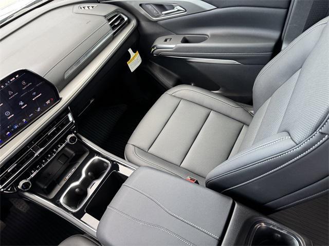 new 2025 Chevrolet Traverse car, priced at $40,051