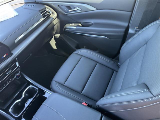 new 2025 Chevrolet Traverse car, priced at $42,680