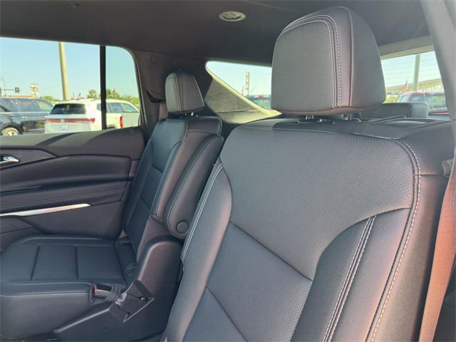 new 2025 Chevrolet Traverse car, priced at $43,611