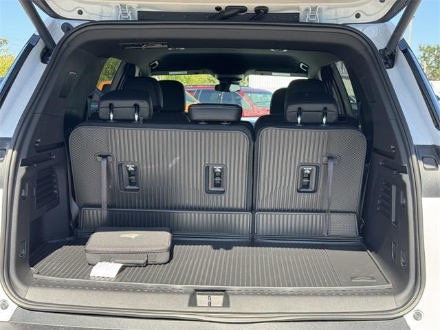 new 2025 Chevrolet Traverse car, priced at $43,611