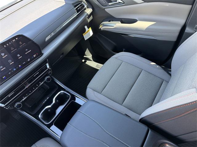 new 2025 Chevrolet Traverse car, priced at $40,425