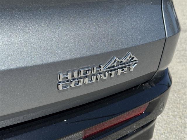 new 2025 Chevrolet Traverse car, priced at $54,616