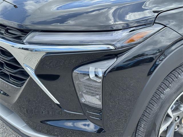 new 2025 Chevrolet Trax car, priced at $22,462