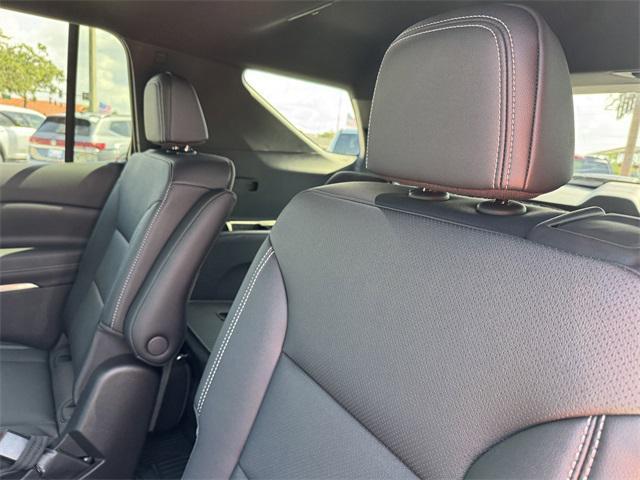 new 2025 Chevrolet Traverse car, priced at $45,581