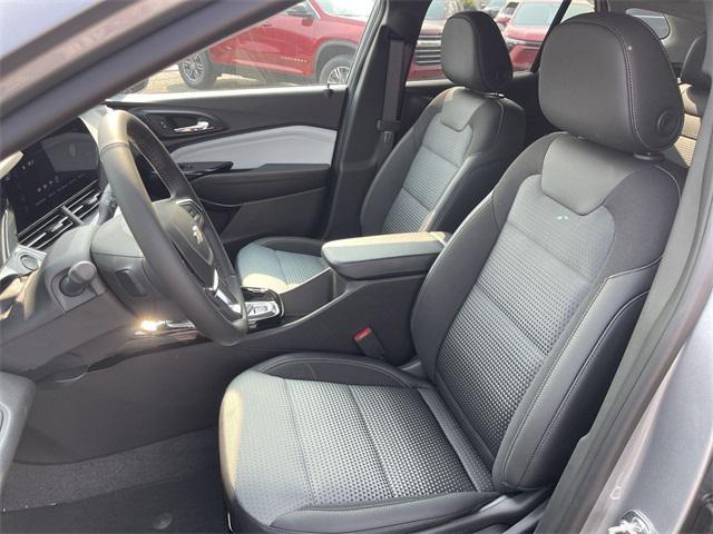 new 2025 Chevrolet Trax car, priced at $25,380