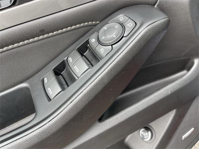 used 2023 Chevrolet Traverse car, priced at $32,980