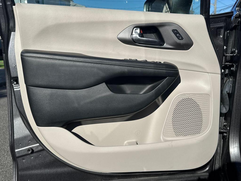 used 2021 Chrysler Pacifica car, priced at $23,986
