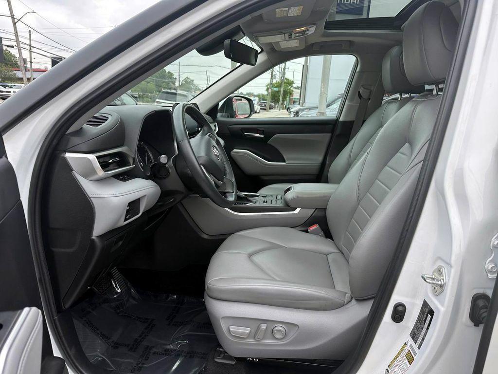 used 2022 Toyota Highlander car, priced at $32,888