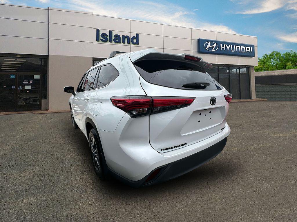 used 2022 Toyota Highlander car, priced at $32,888
