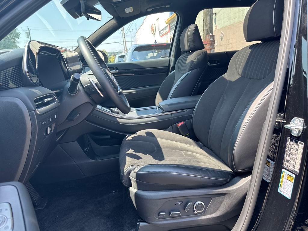 used 2025 Hyundai Palisade car, priced at $47,980