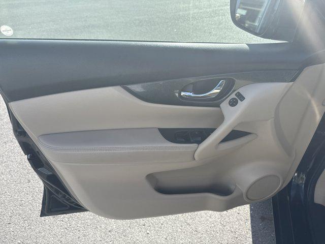 used 2016 Nissan Rogue car