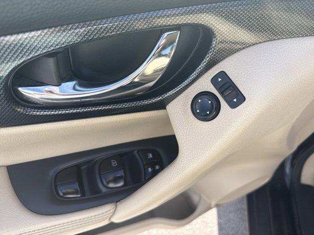 used 2016 Nissan Rogue car