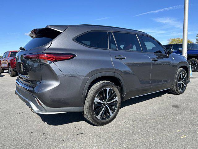 used 2022 Toyota Highlander car, priced at $39,500