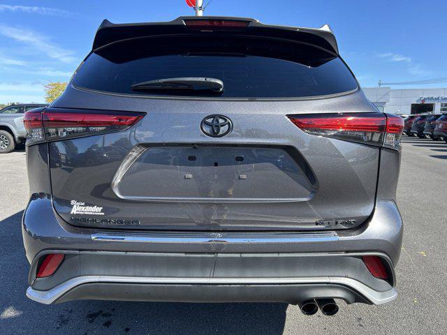 used 2022 Toyota Highlander car, priced at $39,500