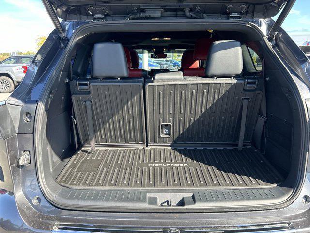 used 2022 Toyota Highlander car, priced at $39,500