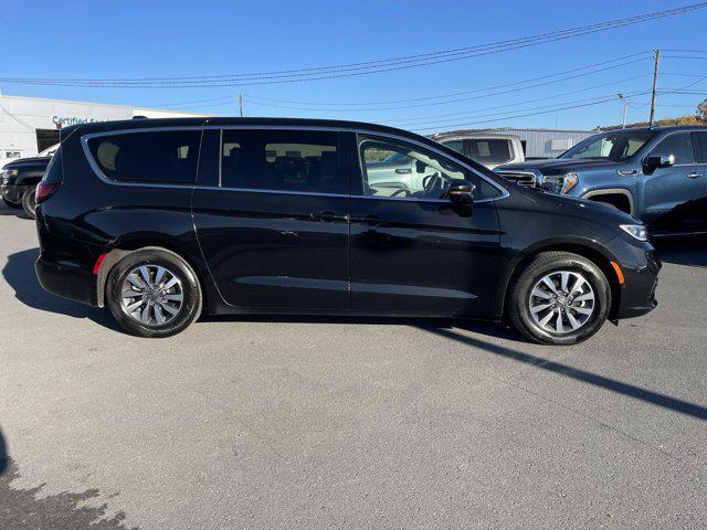 used 2022 Chrysler Pacifica Hybrid car, priced at $29,000