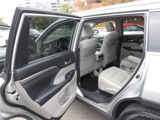used 2018 Toyota Highlander car, priced at $26,995