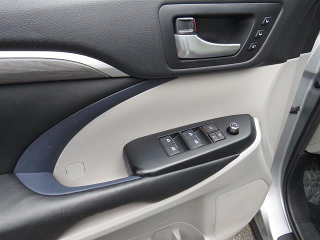 used 2018 Toyota Highlander car, priced at $26,995