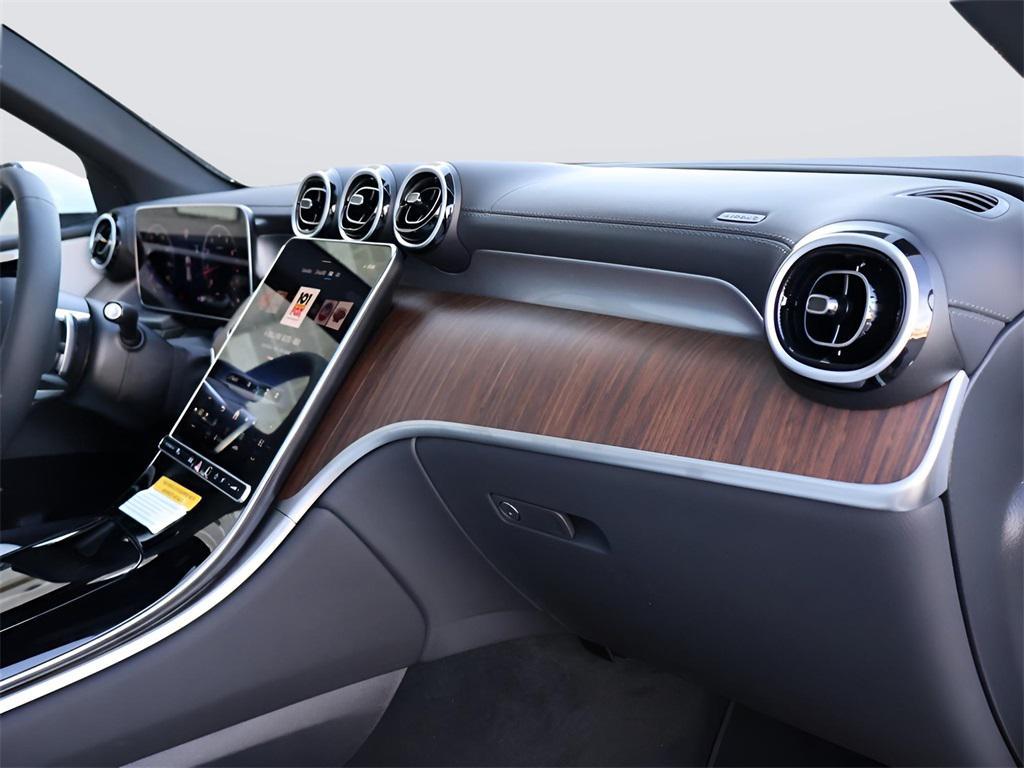 new 2025 Mercedes-Benz GLC 300 car, priced at $57,605