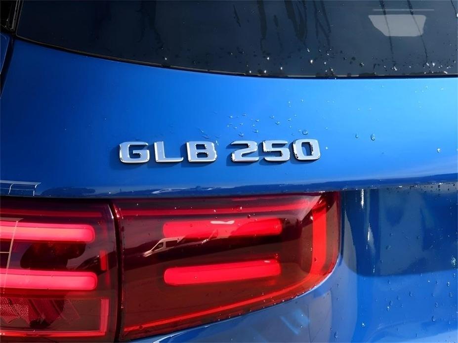 new 2024 Mercedes-Benz GLB 250 car, priced at $54,320