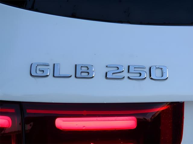 new 2025 Mercedes-Benz GLB 250 car, priced at $51,095