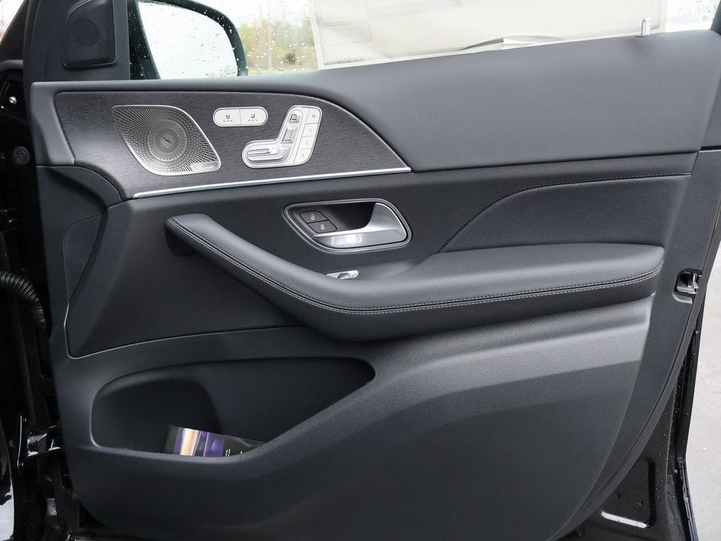 new 2025 Mercedes-Benz GLS 450 car, priced at $98,845