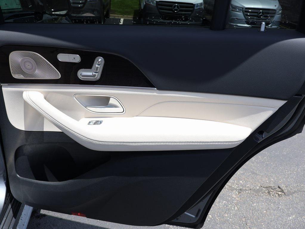 new 2025 Mercedes-Benz GLS 450 car, priced at $102,205