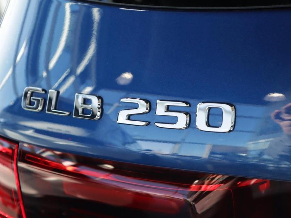 new 2024 Mercedes-Benz GLB 250 car, priced at $54,215