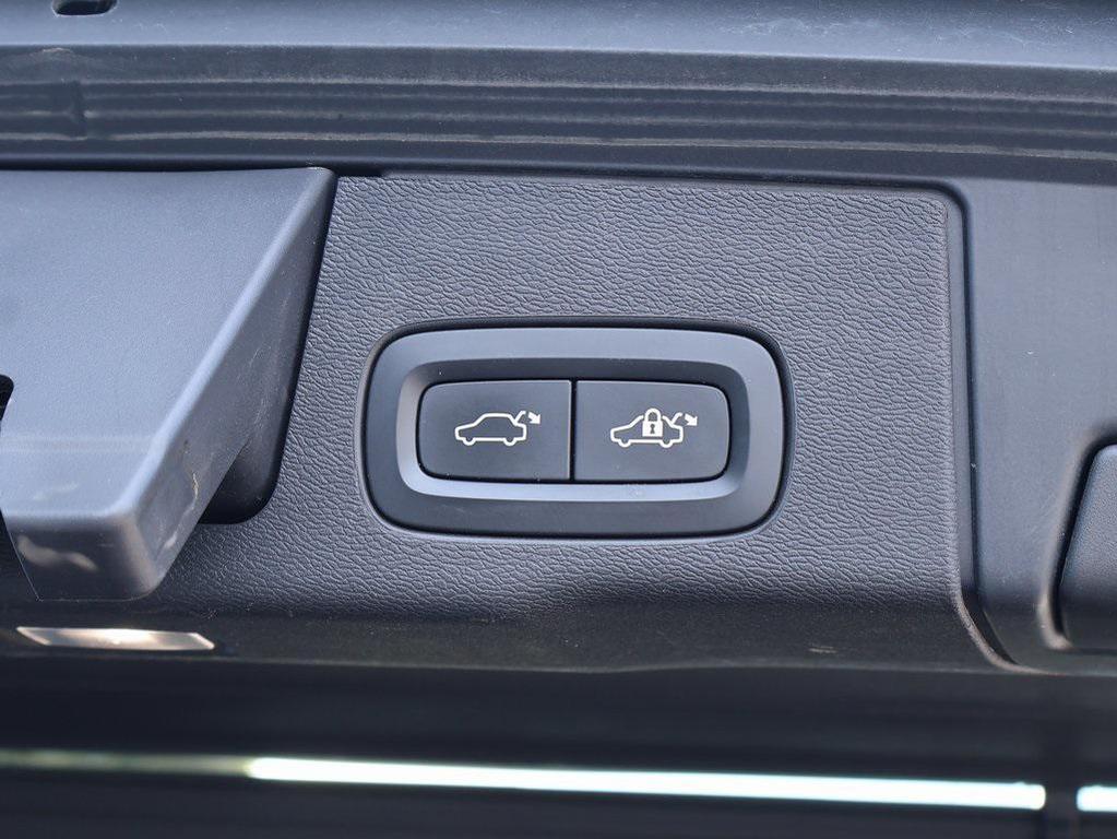 used 2021 Volvo XC60 car, priced at $28,990