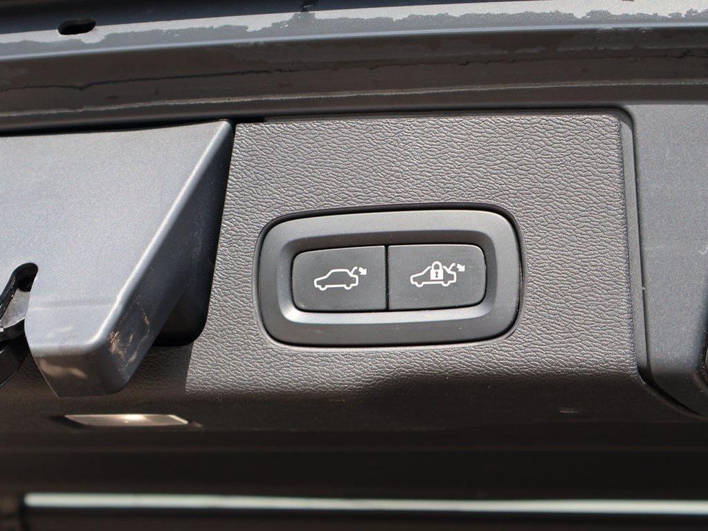 used 2021 Volvo XC60 car, priced at $28,990