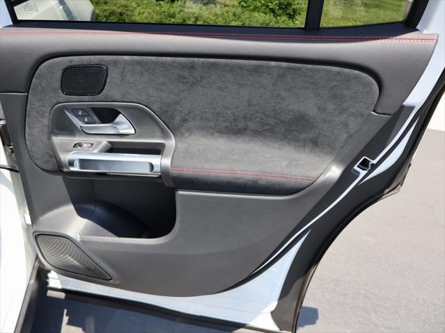new 2025 Mercedes-Benz GLB 250 car, priced at $55,595