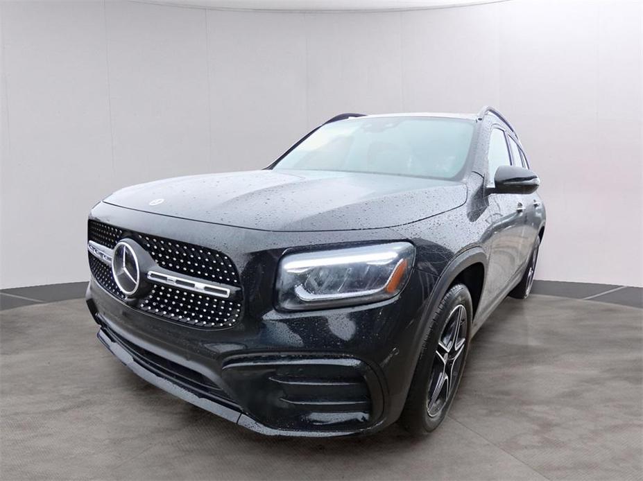 new 2024 Mercedes-Benz GLB 250 car, priced at $57,265