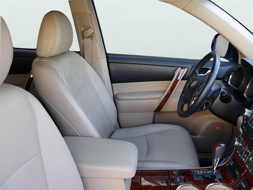 used 2012 Toyota Highlander car, priced at $9,995