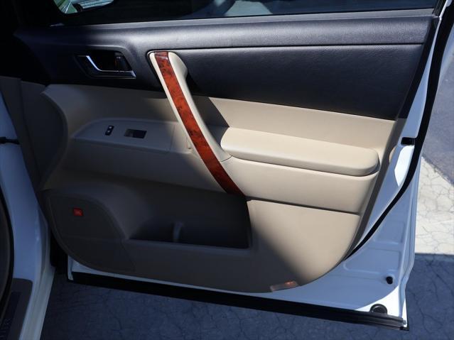 used 2012 Toyota Highlander car, priced at $9,995