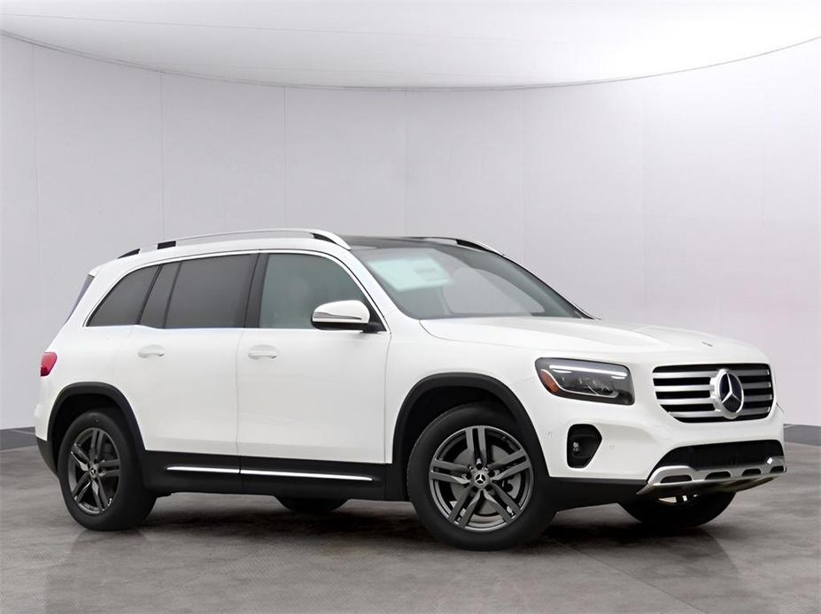 new 2024 Mercedes-Benz GLB 250 car, priced at $53,620