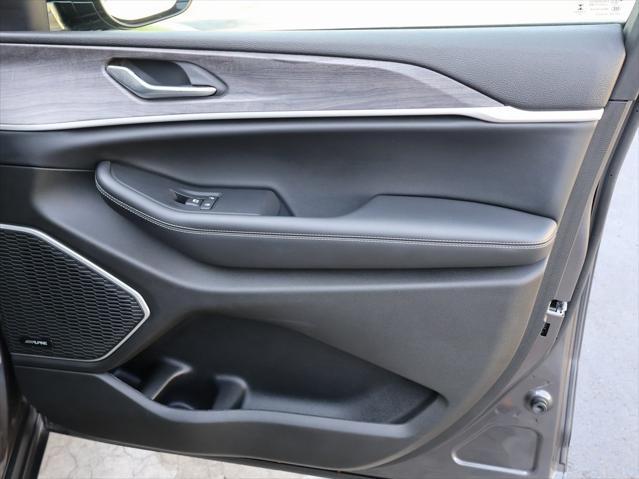 used 2022 Jeep Grand Cherokee car, priced at $33,990