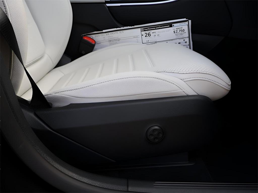 new 2025 Mercedes-Benz GLC 300 car, priced at $62,580