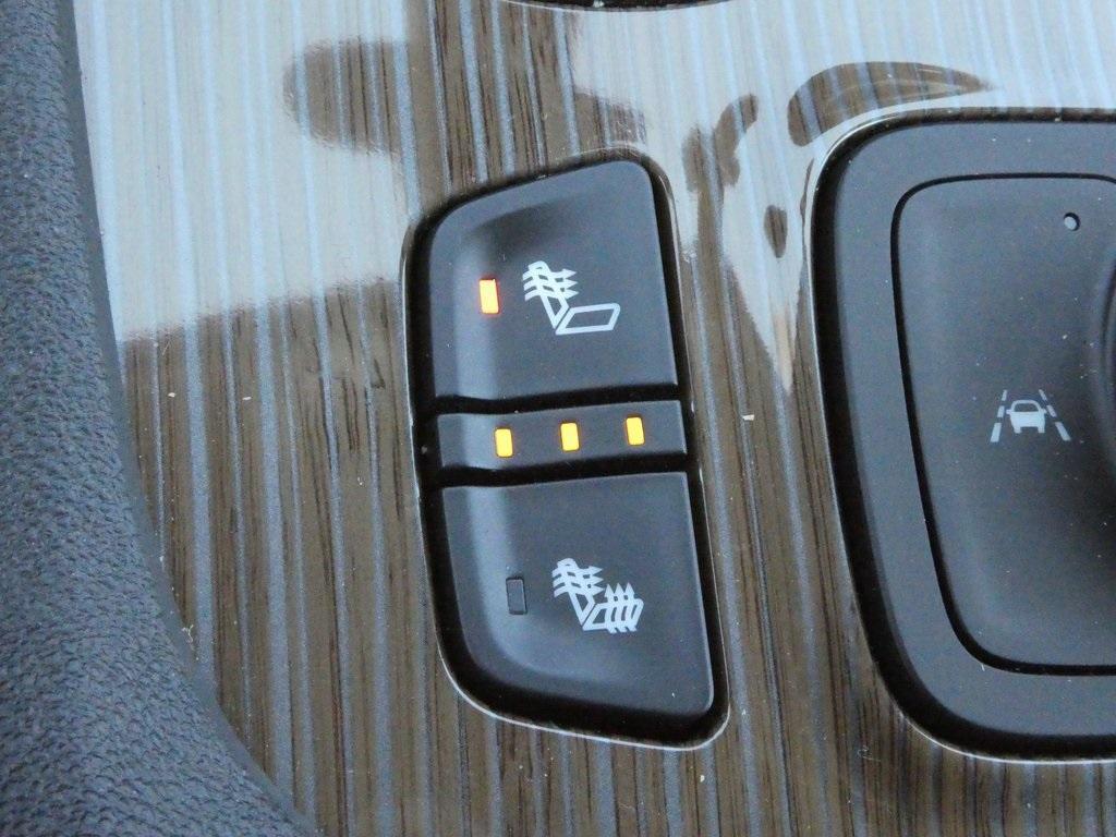 used 2023 GMC Acadia car, priced at $31,456