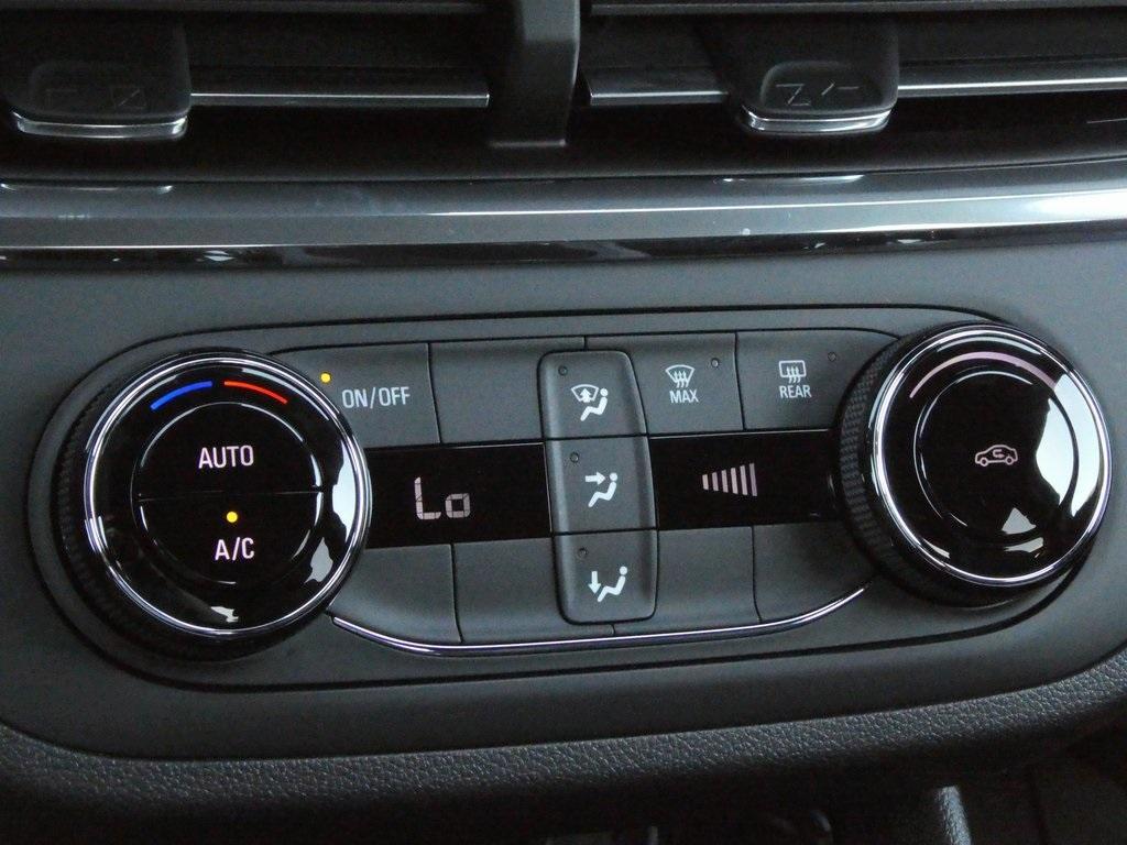 new 2025 Buick Envista car, priced at $26,270