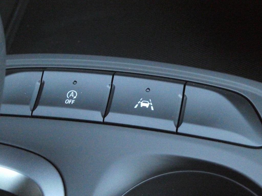 new 2025 Buick Envista car, priced at $26,270