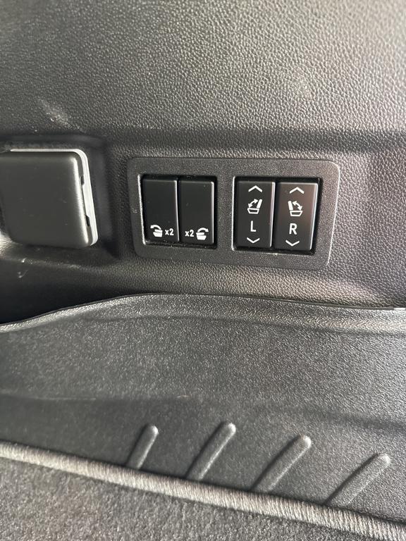 used 2021 GMC Yukon car, priced at $40,337