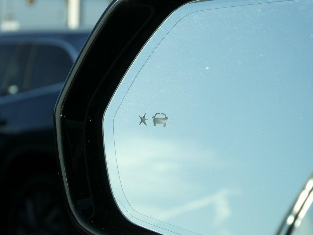 used 2023 Cadillac XT5 car, priced at $36,591