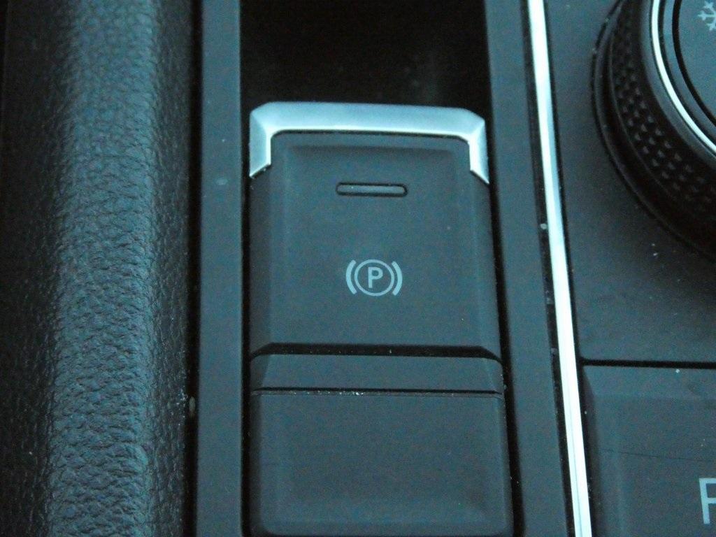 used 2021 Volkswagen Atlas car, priced at $25,409